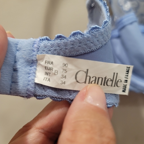 Chantelle Lace Underwire Bra - 34B US - Picture 4 of 6